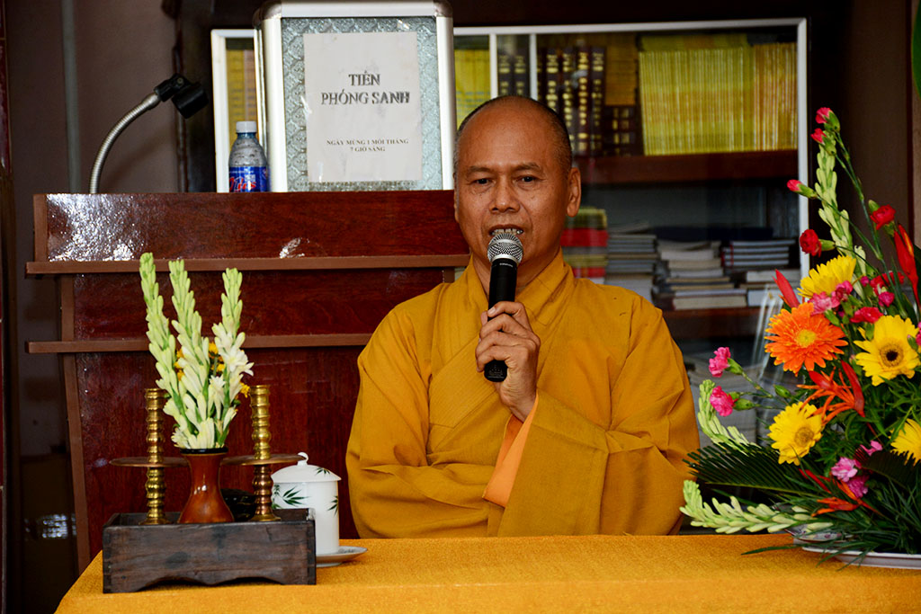 khai giang lop giao ly 10