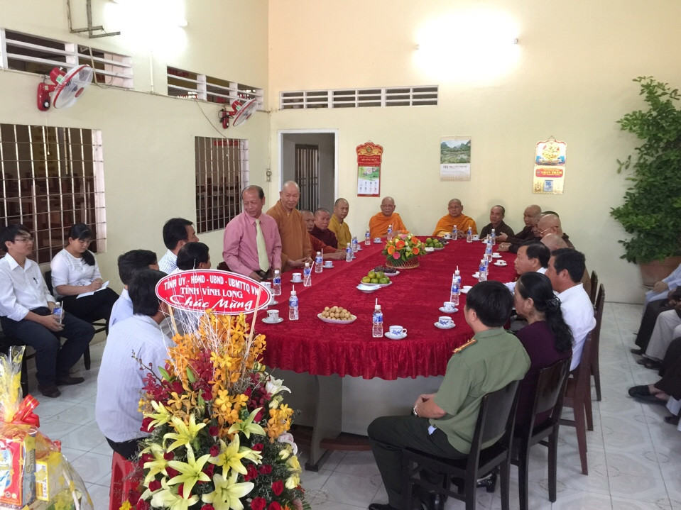 lanh dao tinh chuc mung 14